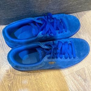 Puma suede blue sneakers